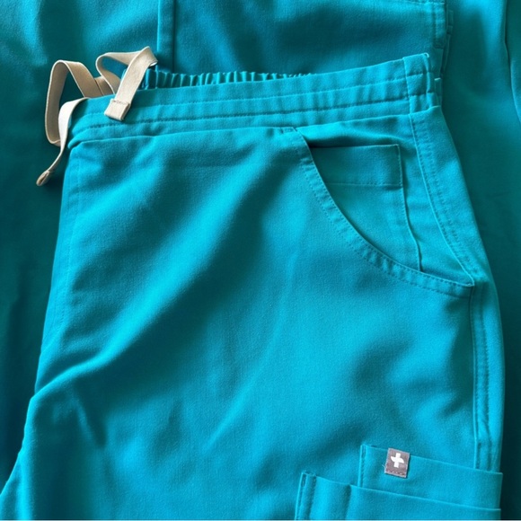 FIGS top xl bottoms xl - Picture 8 of 9